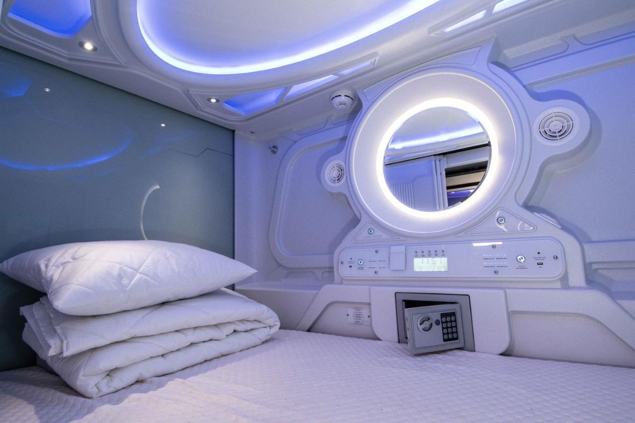 Capsule *
