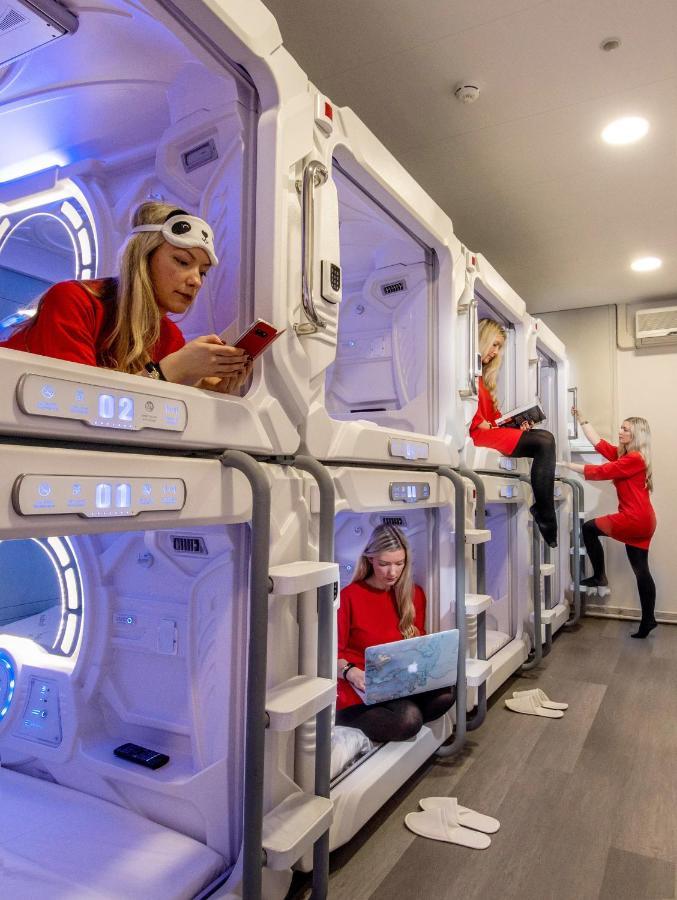 Capsule Hostel *